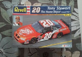 Revell 1:24 Tony Stewart 20 The Home Depot Grand Prix 85 - 2397 Nascar