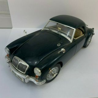 Revell 1/18 Scale Diecast - 1600 Mg Mga Roadster Hardtop