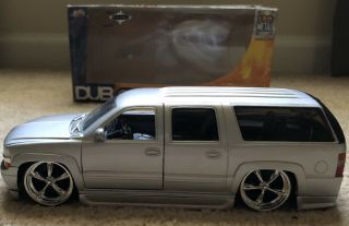 Jada Toys Dub City 1/24 Scale 2000 Chevrolet Suburban W/ Box W/ Bonus Gift