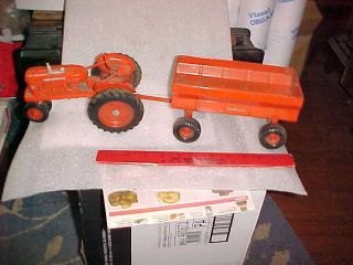 Ertl 1/16 Scale Diecast Allis Chalmers Tractor & Allis Chaimers Red Wagon 1840