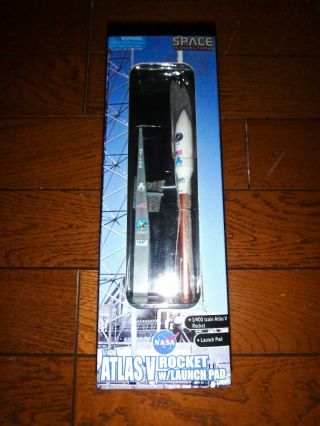 1/400 Atlas V Rocket With Launch Pad By Dragon Space
