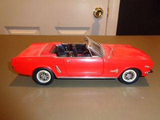 Mira Solido 1:18 Die Cast 1964 Ford Mustang Convertible Collectible Car Red