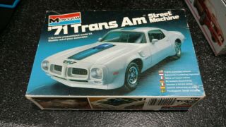 Monogram 1971 Pontiac Trans Am Model Kit 2009 1/32 Scale Opened