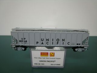 Micro - Trains N Scale Union Pacific Up Ps - 2 Covered Hopper Road 80968 C - 7 Iob
