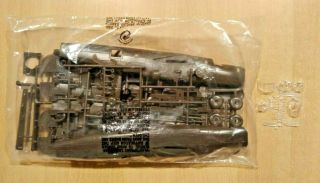 44 - 4339 REVELL 1/72nd Scale CONSOLIDATED B - 24D LIBERATOR Plastic Model Kit 2