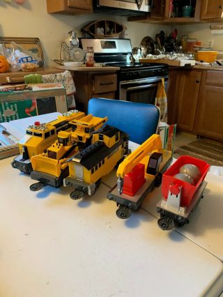 Caterpillar Train Set Toy State Engine Construction Express Track Caboose Wrks