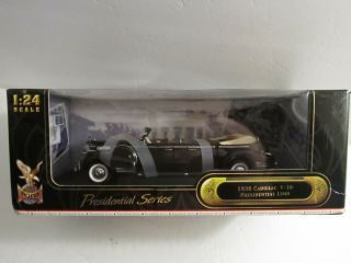Presidential Series Die - Cast 1938 Cadillac V - 16 Limo With Flags 24028