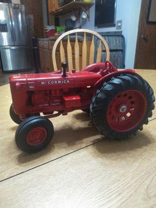 Ertl Die - Cast 1:16 Mccormick Farmall 300 Case Ih Tractor 14000,  Made In Usa 1998