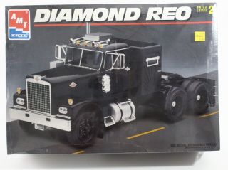 Diamond Reo Tractor Truck Amt Ertl 1:25 Model Kit 8137 Unbuilt,  Box