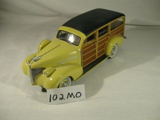Motor City 1939 Chevy Master Deluxe - Yellow Woody 1:18 - 102