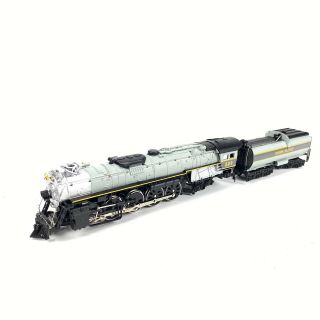 Bachmann Ho Scale 4 - 8 - 4 Union Pacific Steam Locomotive W/ Tender 809