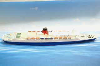 Mercator M921 Cunard 9.  5 " Queen Elizabeth 2 Lead Ship Model 1:1200 Miniature N5