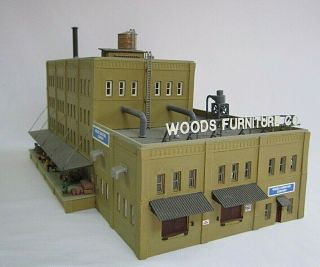 N Scale Dpm Gold Kit 660 " Woods Furniture Co ".  Built Up Kit