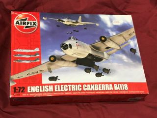 Airfix 1/72 English Electric Canberra B (i) 8,  Contents