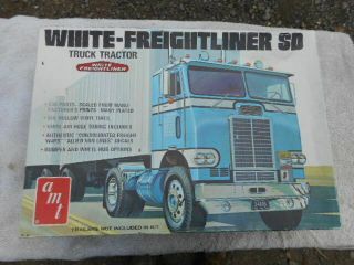 Amt White - Freightliner Sd Truck Tractor Model Kit
