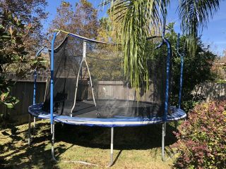 15 Ft Trampoline With Enclosure