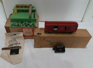 American Flyer 770 Loading Platform & 734 Red Operating Box Car Ob & Accesories