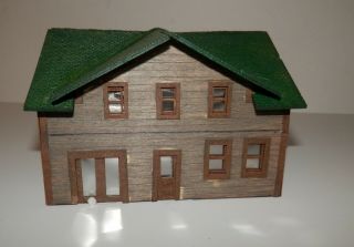HO Craftsman Kit 2 Story Wood Framed House w/ Green Roof (footprint 3.  5 
