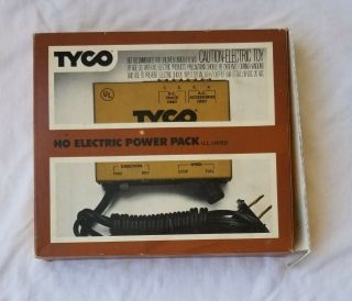 Tyco HO scale trains and cars with 2 HO electric power packs. 2