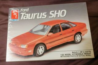 Ford Taurus Sho 1/25 Scale Model Kit Amt Ertl 1991