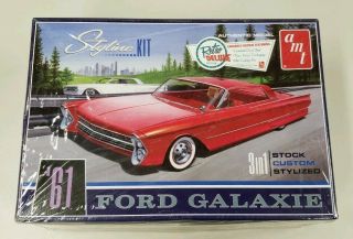 1961 Ford Galaxie 1/25 Amt 2010 3 In 1 Customizing Kit W/ Wall Mount