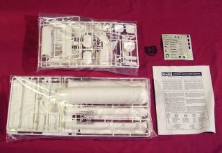 Revell DISCOVERY Space Shuttle w/ Boosters Model Kit Open Parts in Bag 2
