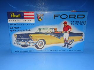 Revell 1956 Ford Fairlane Sunliner 1:32 1242