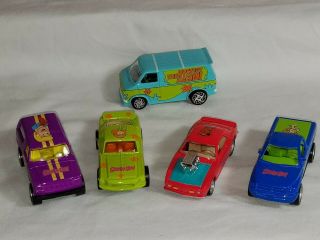 Racing Champions Hot Wheels Car Fred,  Scooby Doo,  Shaggy,  Daphne& Mystery Machin