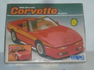 Vintage Mpc 1988 Chevrolet Corvette Roadster 1/16 Plastic Chevy Model Kit & Box