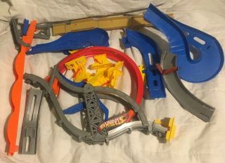 Hot Wheels Wall Tracks Parts Set Daredevil Curve Display Rack Nearly Complete