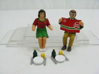Lgb G - Scale Dining Couple