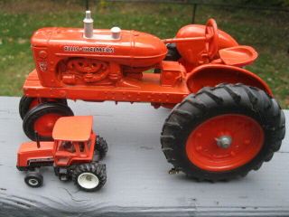 VINTAGE ALLIS CHALMERS WD45 1/16 SCALE and SMALL AC 8070 TRACTORS BY ERTL 2