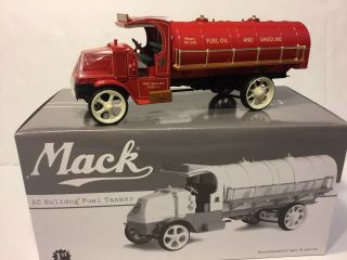 First Gear Mack Ac Bulldog Fuel Oil & Gasoline Tanker 19 - 0023 1:34 Mib