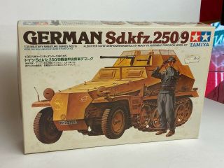 Tamiya 1/35 German Sd.  Kfz.  250/9,  Contents.