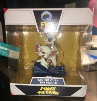 Pinky And The Brain Q - Fig Toons Qmx Warner Brothers Figure Taking Over The World