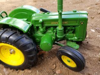 John Deere 1953 Model D Toy Die Cast Tractor Movable Wheels Farm 1:16 Scale 2