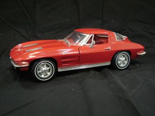 Signature Models 1963 Chevrolet Corvette Sting Ray Coupe 1:24 Diecast
