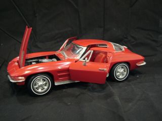 Signature Models 1963 Chevrolet Corvette Sting Ray Coupe 1:24 Diecast 2