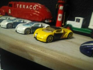 Hot Wheels Bugatti Veyron 2007 Mystery Yellow/black 1/64 Loose