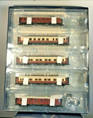 Ho Liliput,  L36000,  Orient Express,  5 Passenger Car Set,  Brass Details.