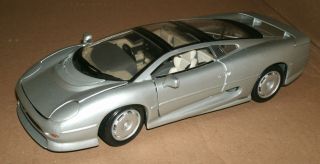 1/18 Scale 1992 Jaguar Xj220 Diecast Car Model Twin Turbo Supercar Maisto 28547
