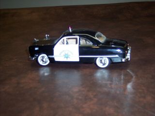 Motormax - 1/24 Scale - Diecast - 1949 Ford - Police - Highway Patrol - Adult Display