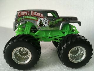 Monster Jam Silver Grave Digger 25th Anniversary World Finals C34 No Flag 1:64