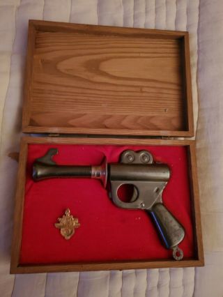 Daisy 25th Century Buck Rogers Atomic Space Ray Gun 1930s W Case& Box,  Scout Pin