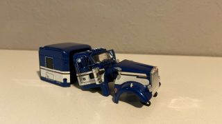Dcp 1/64 Kenworth White & Blue W900 72 " Cab Set