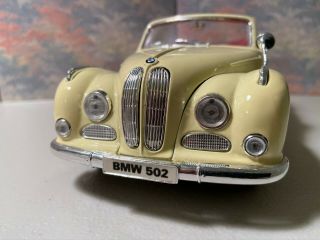 Pre - Own 1/18 Maisto 1955 Bmw 502 Convertible Yellow With Red Interior