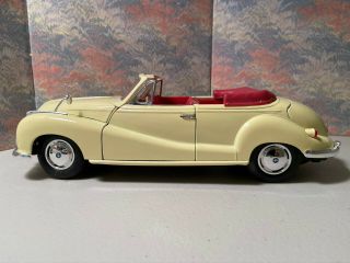 Pre - own 1/18 Maisto 1955 BMW 502 Convertible Yellow with Red interior 2