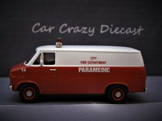 1977 Chevy Fire Department Paramedic Ambulance 1/64 collectible / diorama model 2