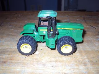 Ertl John Deere 8850 4wd Tractor 1:64 Diecast Farming