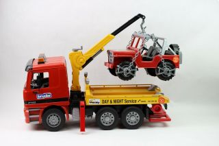 Bruder Crane Lift Tow Truck Mercedes 4143 W/ Moving Parts & Jeep
